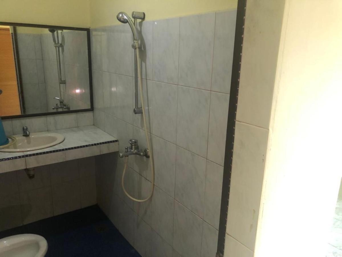 Hotel Pelita Terang Nagoya Buitenkant foto