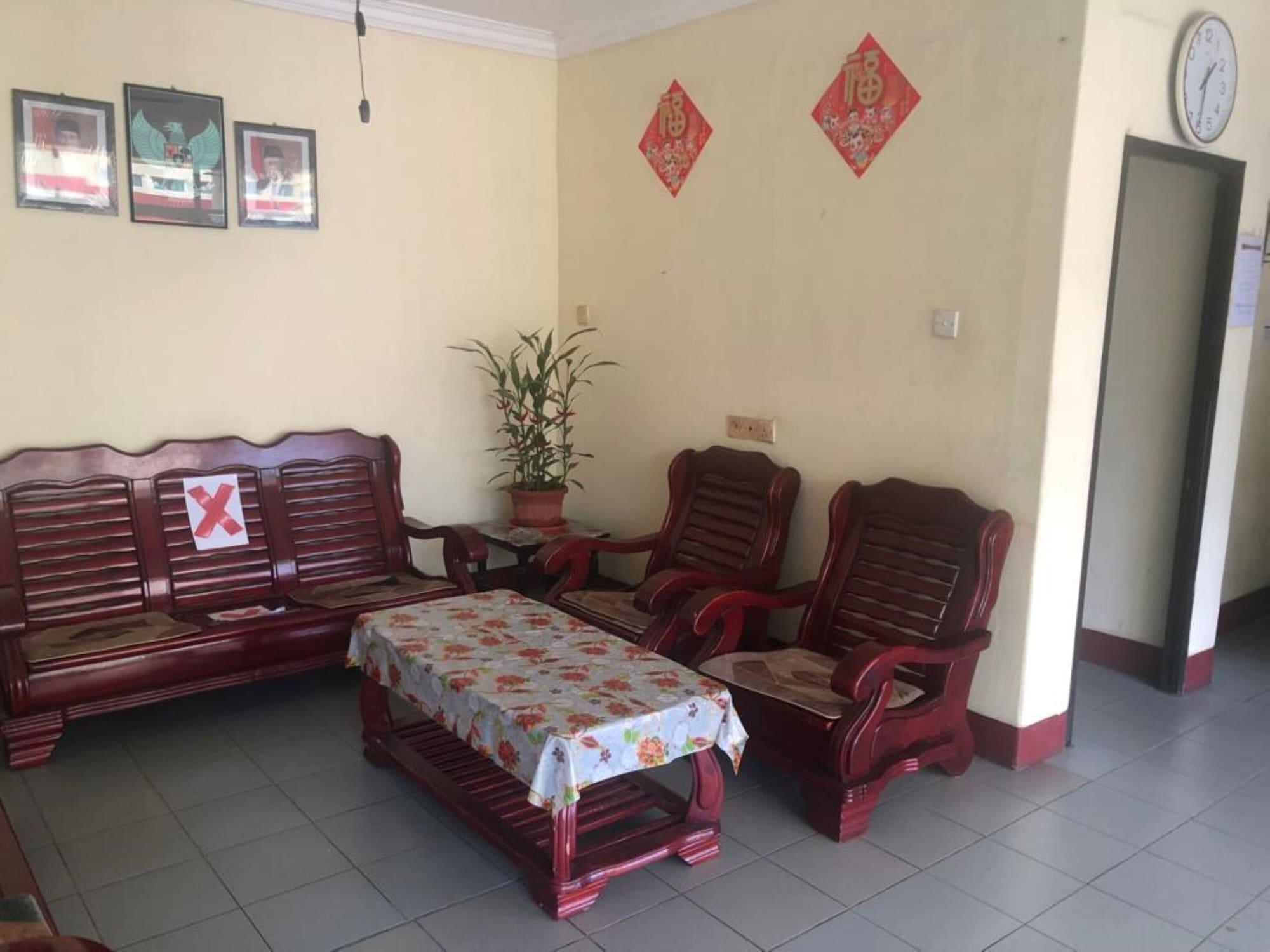 Hotel Pelita Terang Nagoya Buitenkant foto