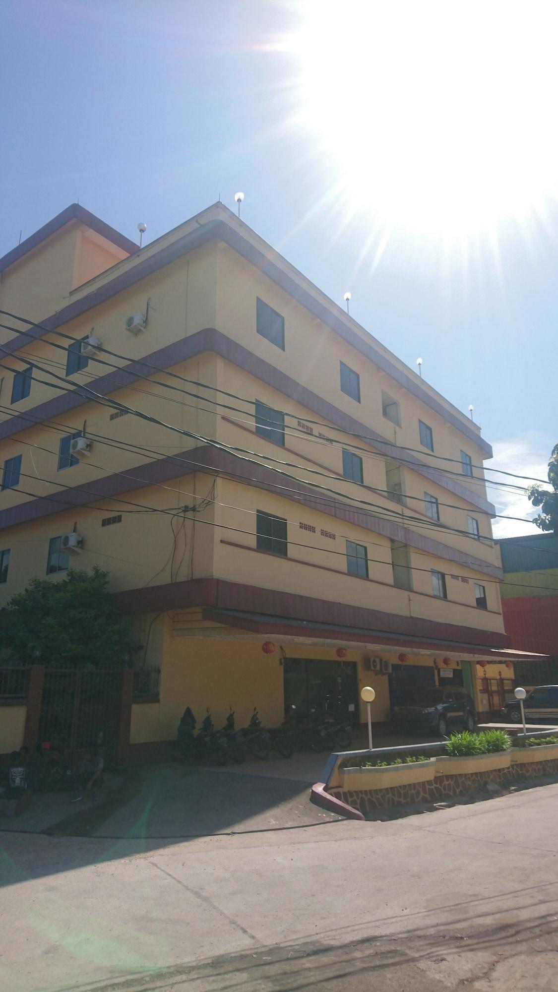 Hotel Pelita Terang Nagoya Buitenkant foto